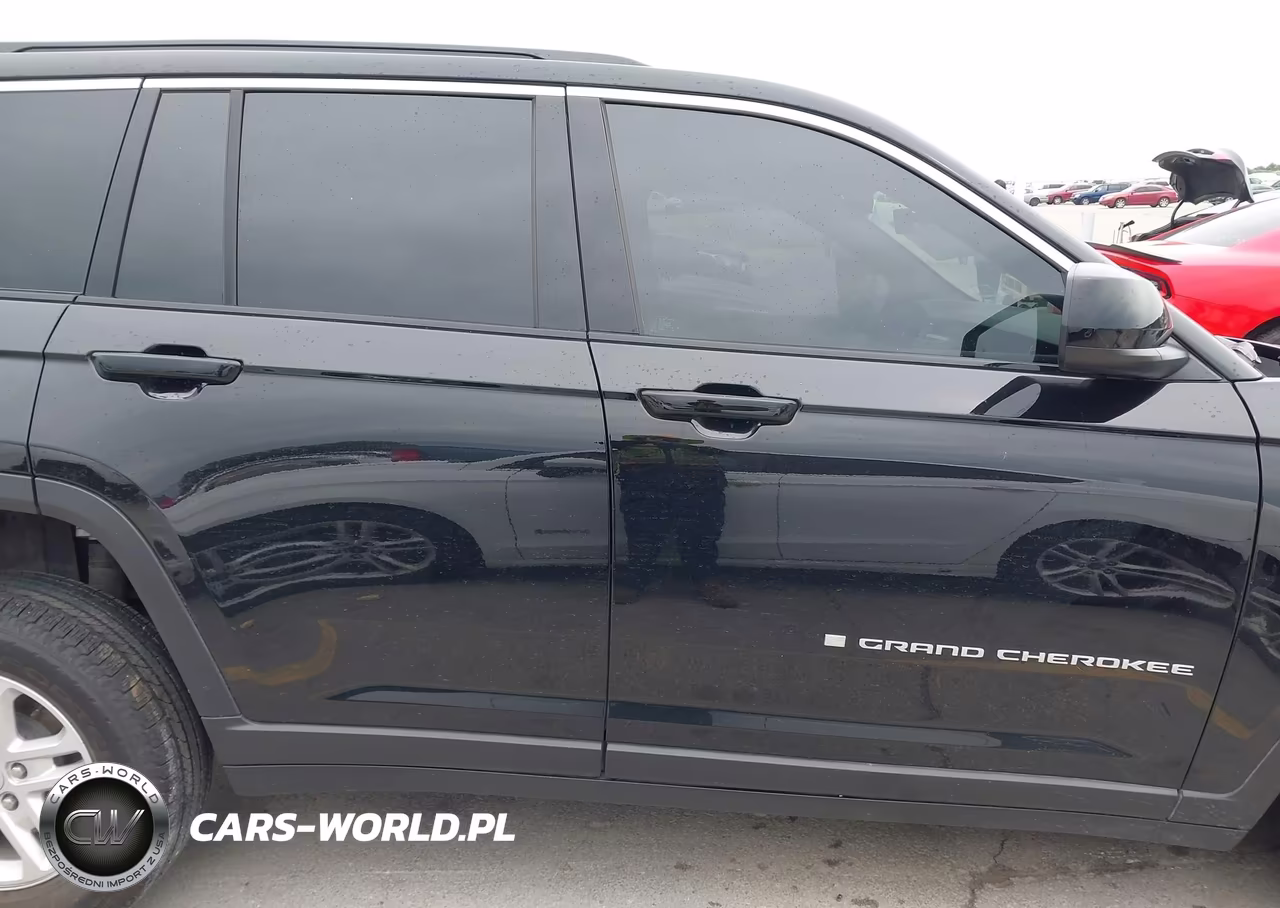 2025 Jeep Grand Cherokee Laredo 4X2 VIN:1C4RJGAG1SC308949 - 13