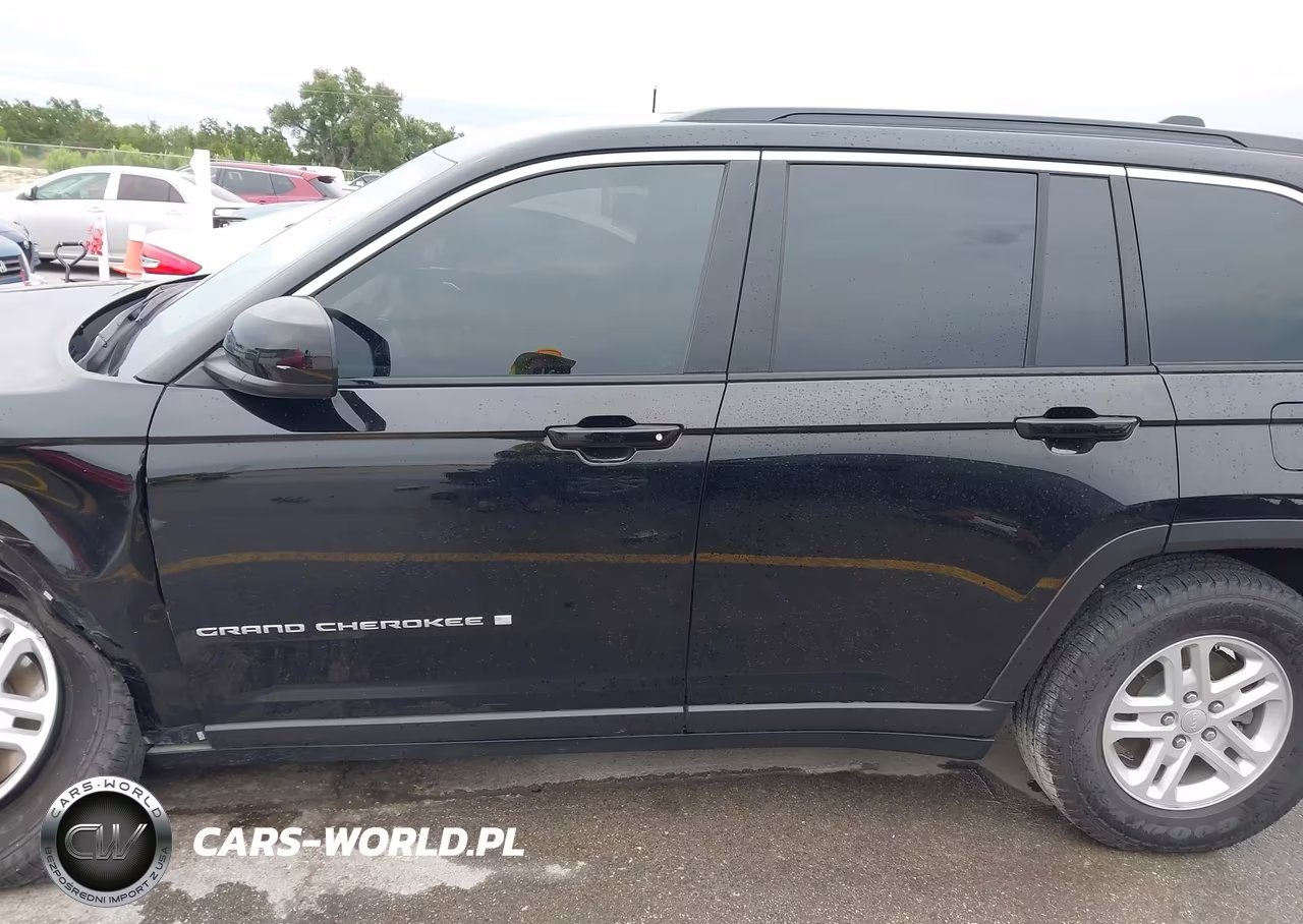 2025 Jeep Grand Cherokee Laredo 4X2 VIN:1C4RJGAG1SC308949 - 14