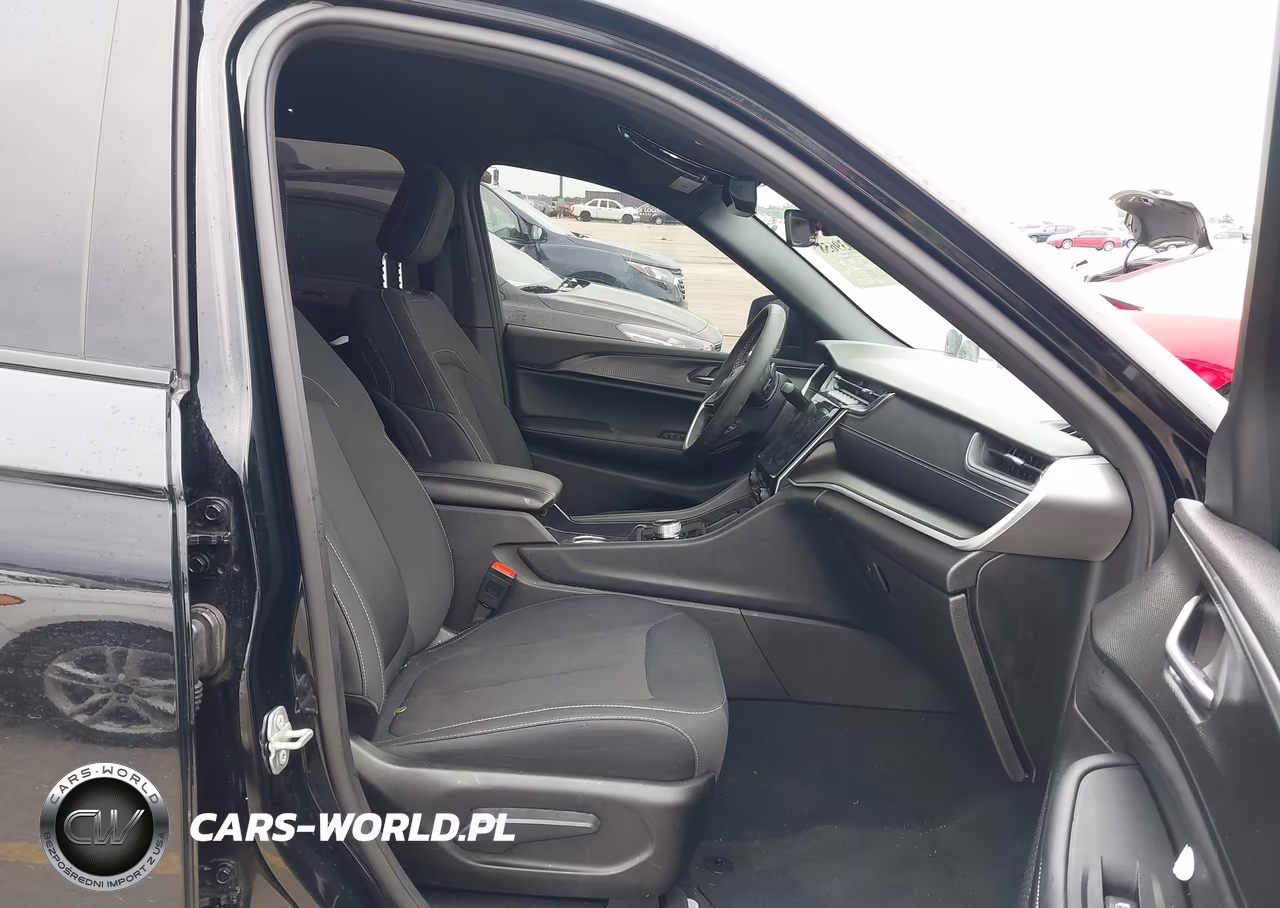 2025 Jeep Grand Cherokee Laredo 4X2 VIN:1C4RJGAG1SC308949 - 5