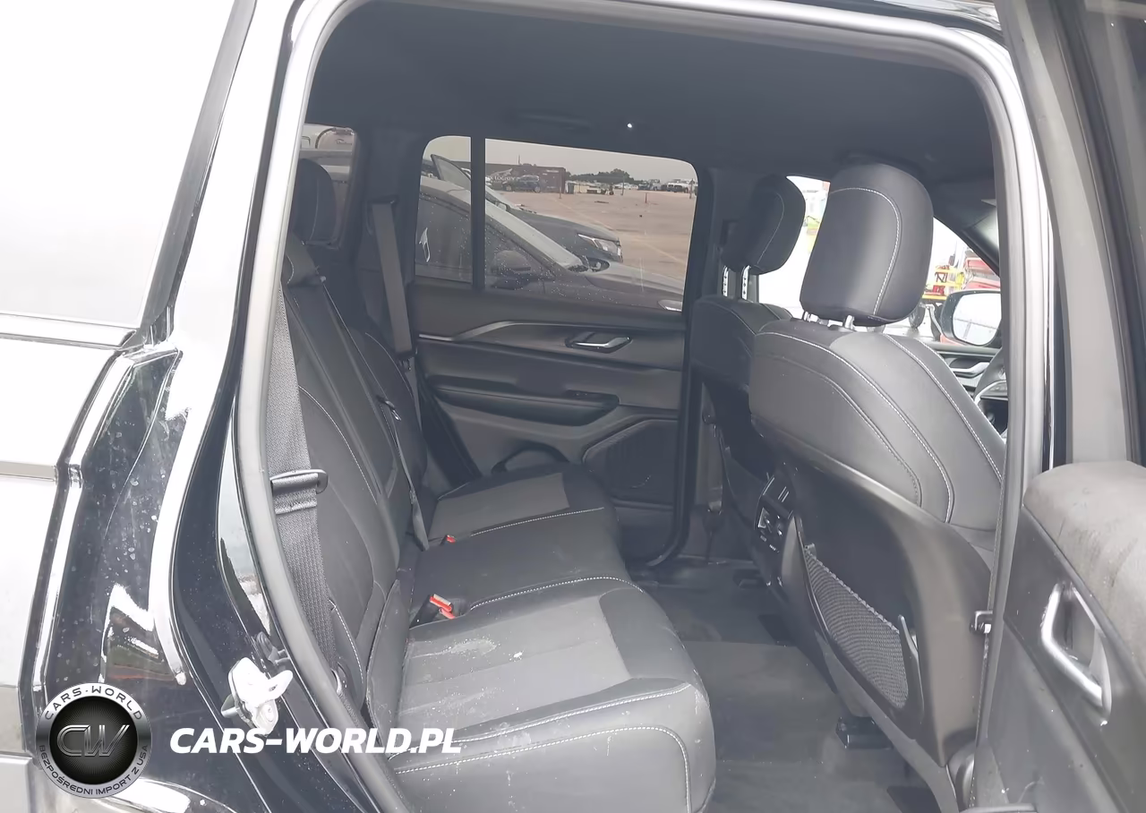 2025 Jeep Grand Cherokee Laredo 4X2 VIN:1C4RJGAG1SC308949 - 8