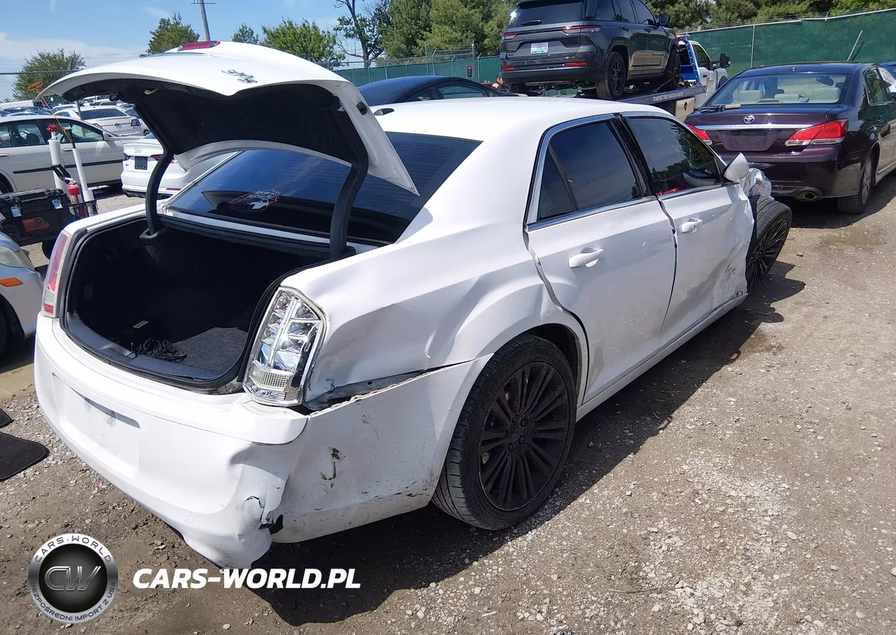 2014 Chrysler 300 300S VIN:2C3CCABG6EH144325 - 4