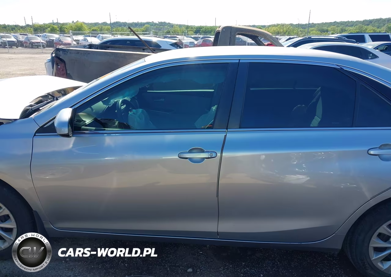 2016 Toyota Camry Le VIN:4T1BF1FK4GU151864 - 15