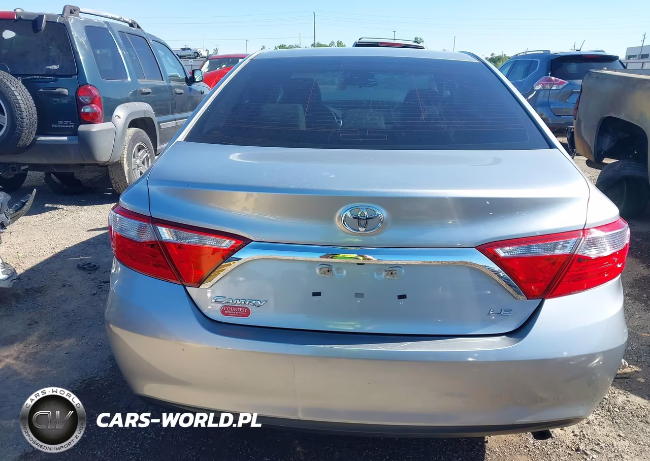 2016 Toyota Camry Le VIN:4T1BF1FK4GU151864 - 17