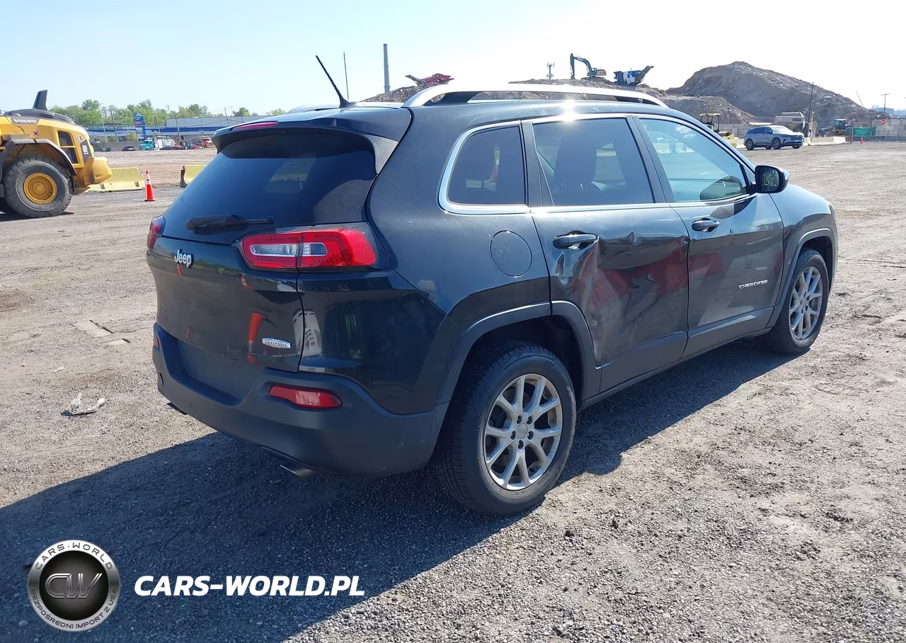 2014 Jeep Cherokee Latitude VIN:1C4PJLCS0EW103319 - 4