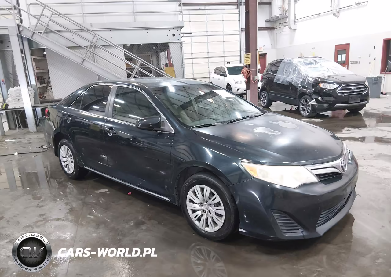 2012 Toyota Camry Le – zdjęcie 1 z 17