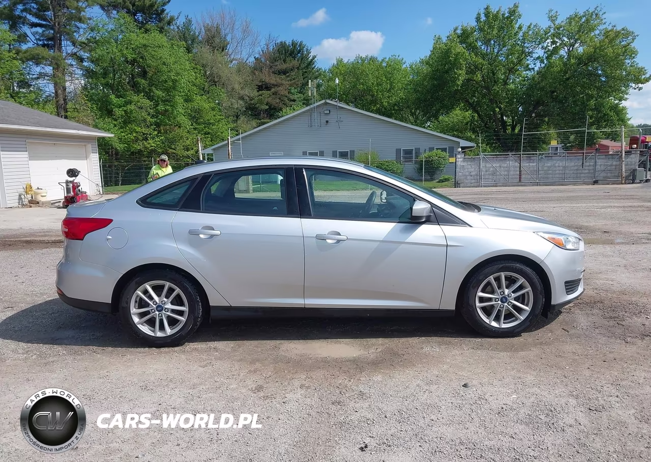 2018 Ford Focus Se VIN:1FADP3F25JL235183 - 13