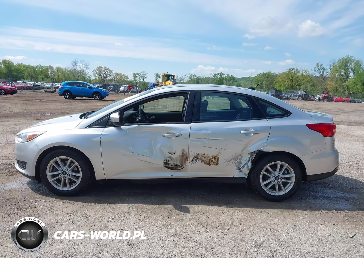 2018 Ford Focus Se VIN:1FADP3F25JL235183 - 14