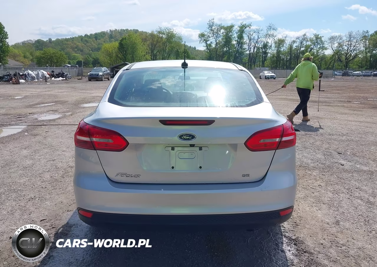 2018 Ford Focus Se VIN:1FADP3F25JL235183 - 16