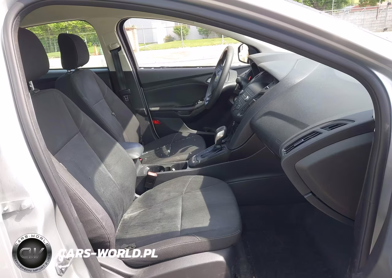 2018 Ford Focus Se VIN:1FADP3F25JL235183 - 5