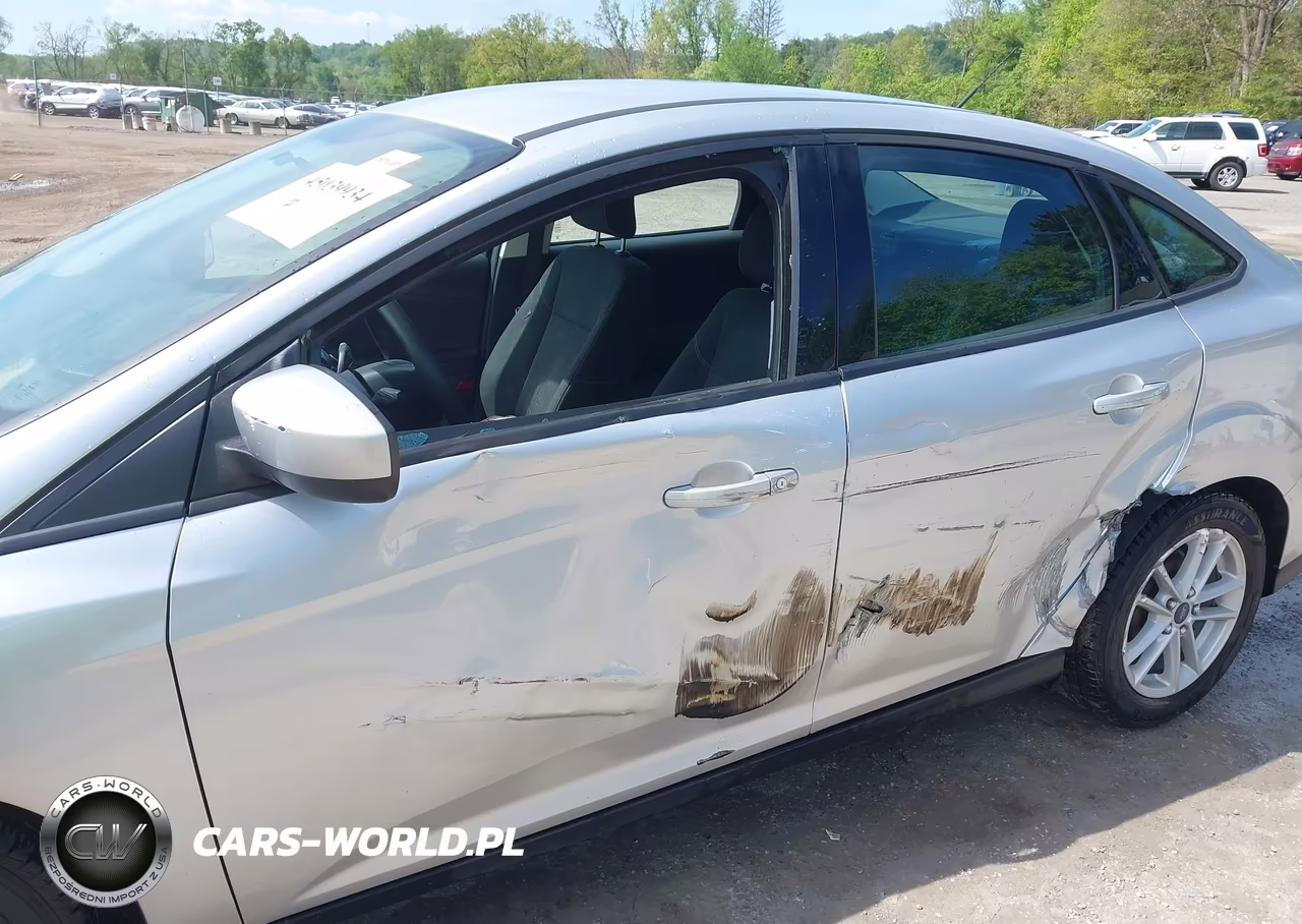 2018 Ford Focus Se VIN:1FADP3F25JL235183 - 6