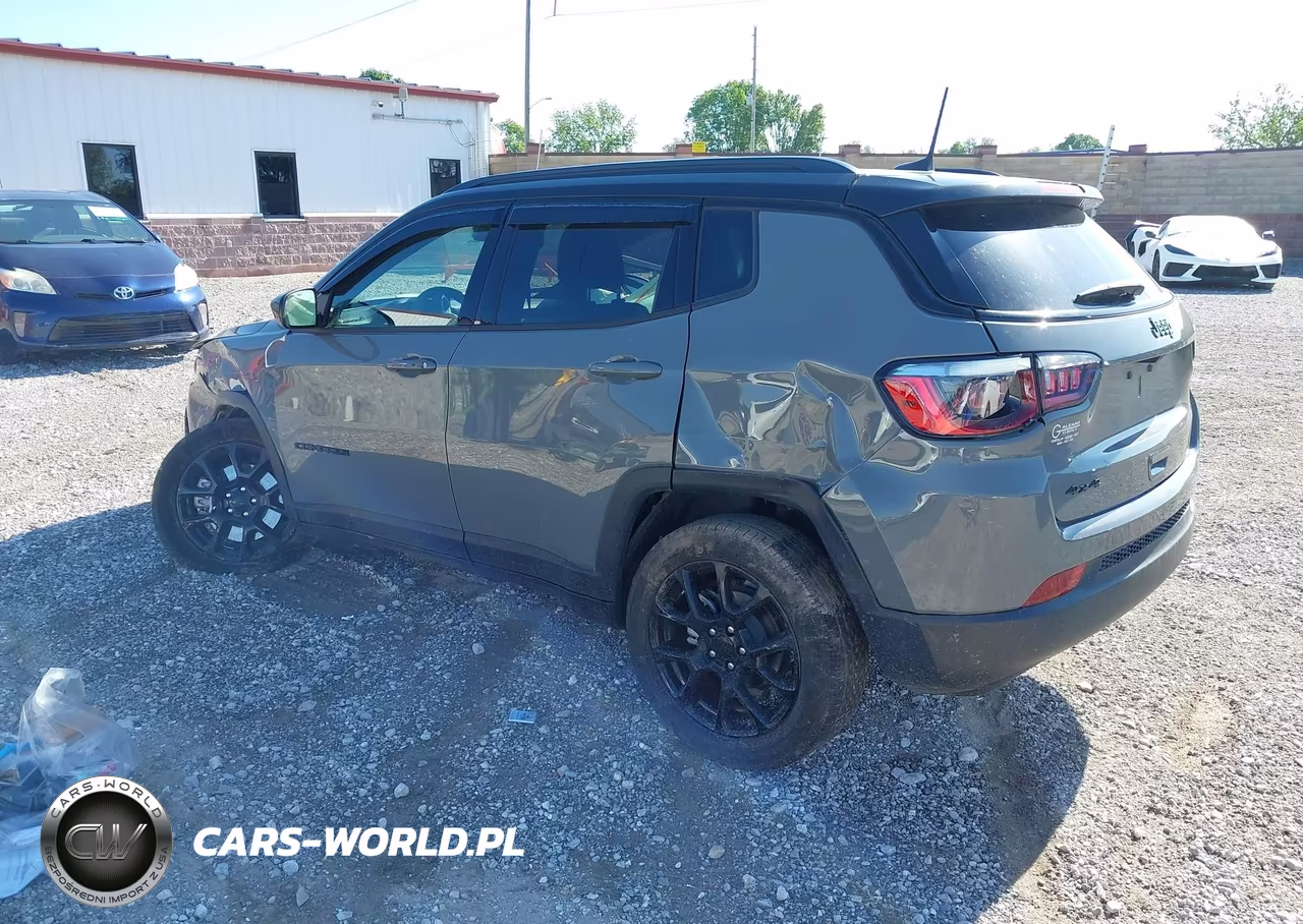 2024 Jeep Compass Latitude 4X4 VIN:3C4NJDBN0RT599890 - 3