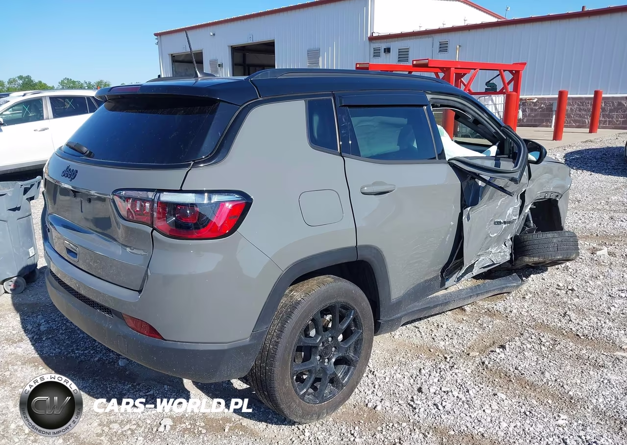 2024 Jeep Compass Latitude 4X4 VIN:3C4NJDBN0RT599890 - 4