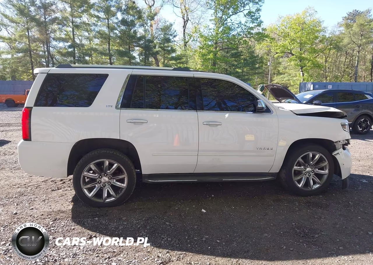2015 Chevrolet Tahoe Ltz VIN:1GNSKCKC2FR746490 - 13