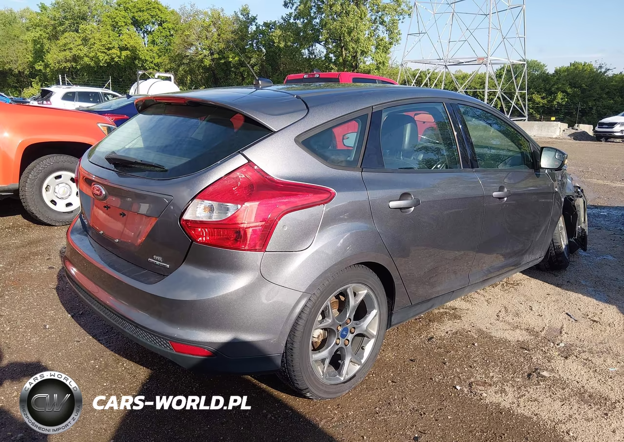 2014 Ford Focus Se VIN:1FADP3K23EL253130 - 4