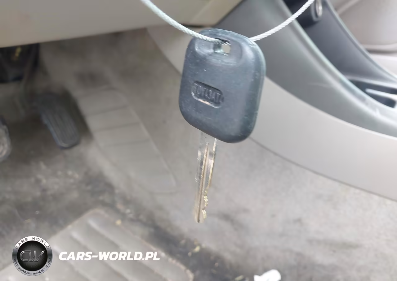 2003 Toyota Camry Le VIN:JTDBE32KX30161955 - 11
