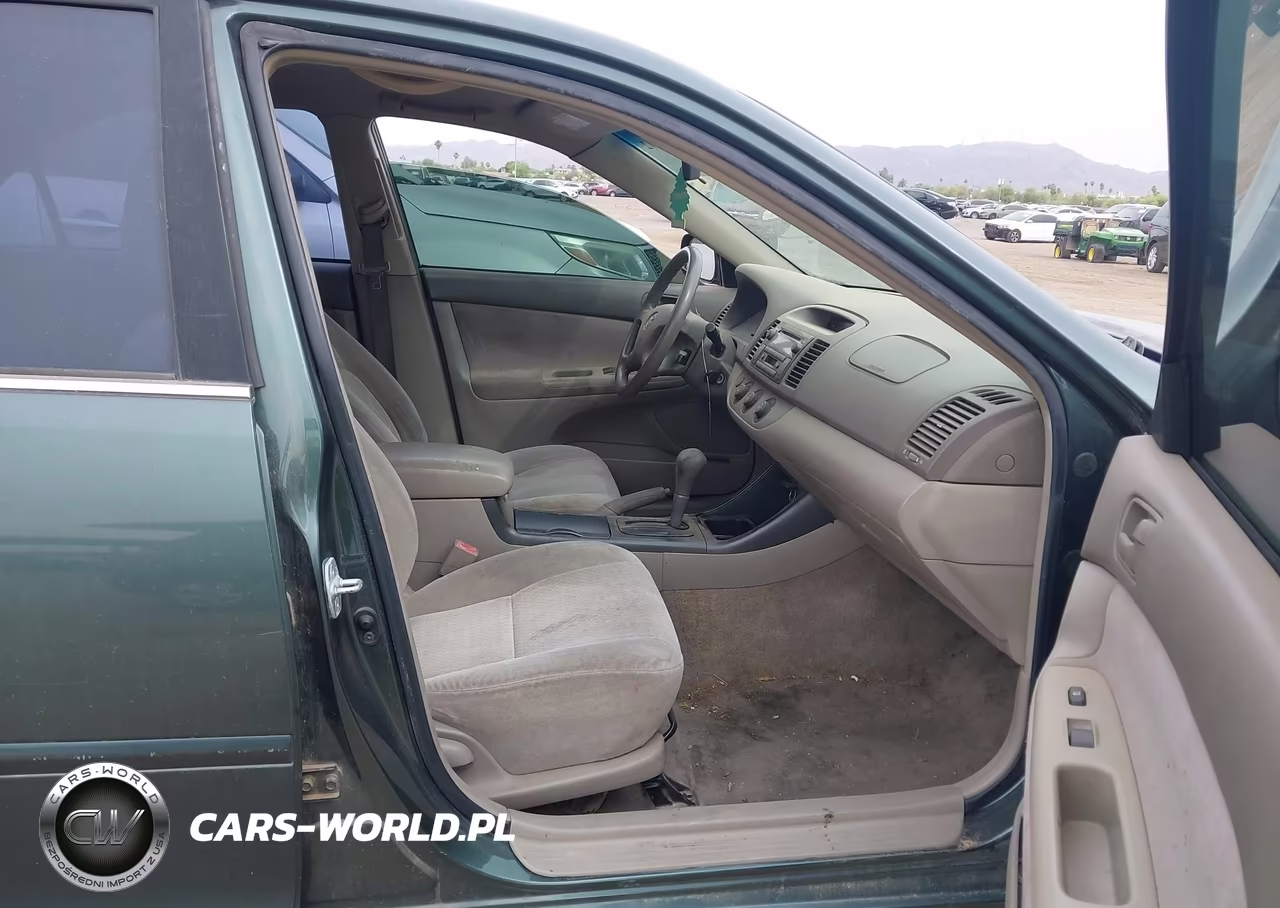 2003 Toyota Camry Le VIN:JTDBE32KX30161955 - 5