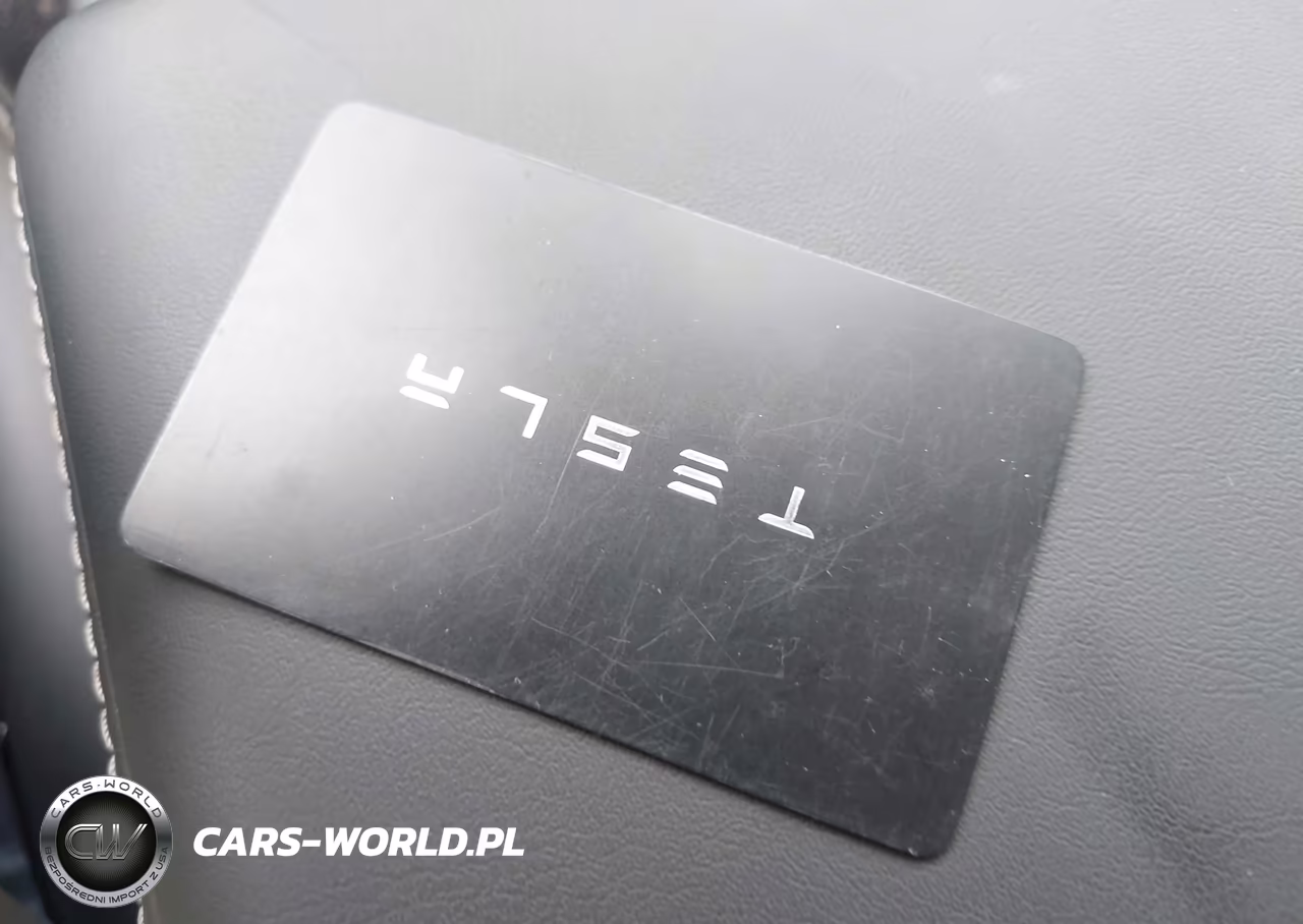 2024 Tesla Model Y VIN:7SAYGDED5RA321807 - 11