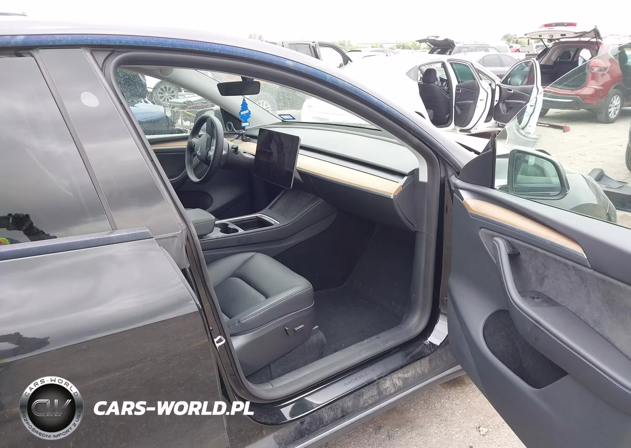 2024 Tesla Model Y VIN:7SAYGDED5RA321807 - 5
