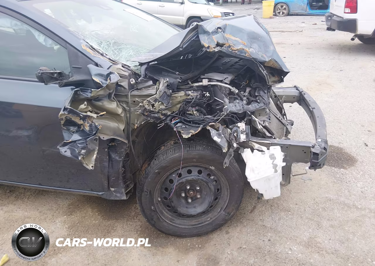 2017 Toyota Corolla Le VIN:5YFBURHE2HP736070 - 6