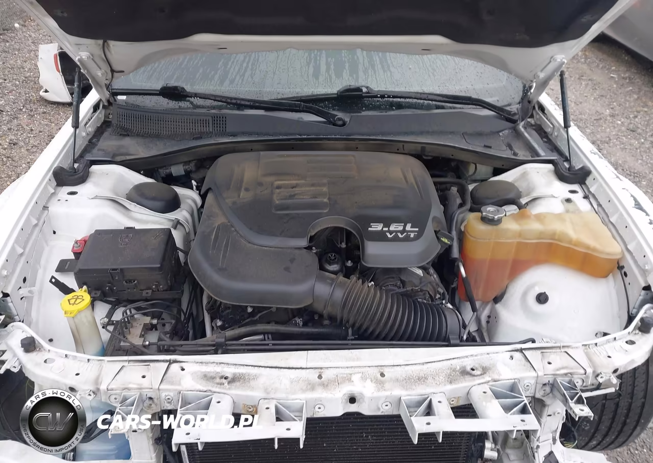 2019 Chrysler 300 300S VIN:2C3CCABG4KH635018 - 10