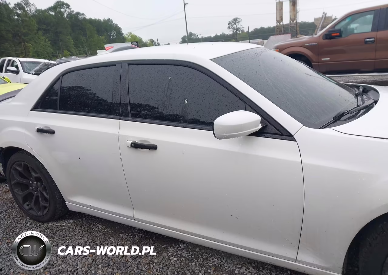 2019 Chrysler 300 300S VIN:2C3CCABG4KH635018 - 14