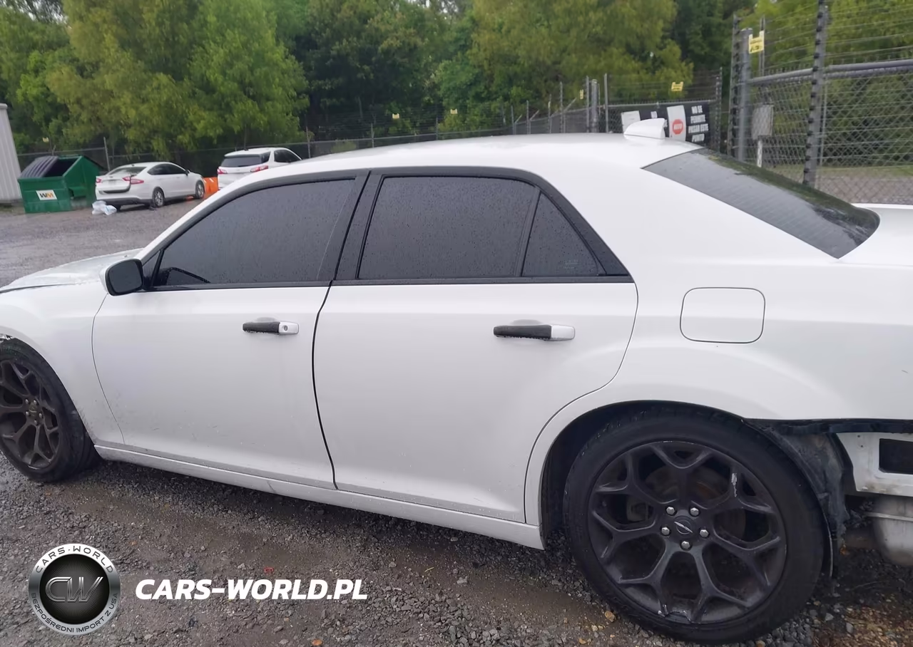 2019 Chrysler 300 300S VIN:2C3CCABG4KH635018 - 15