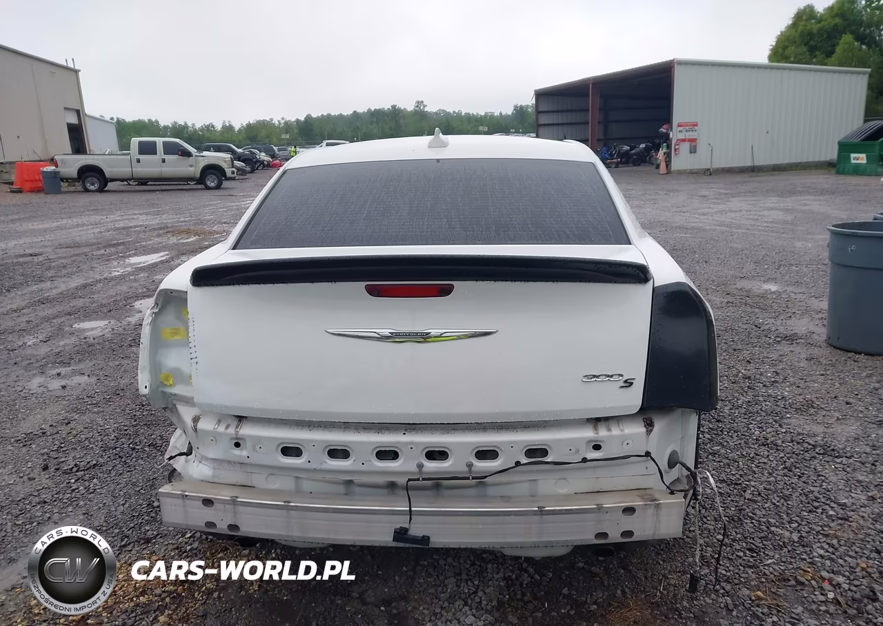 2019 Chrysler 300 300S VIN:2C3CCABG4KH635018 - 17