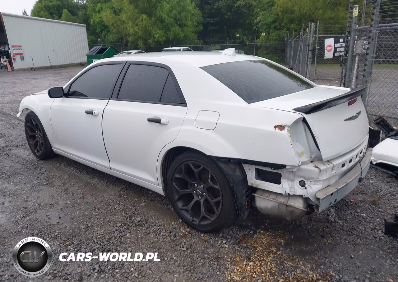 2019 Chrysler 300 300S VIN:2C3CCABG4KH635018 - 3