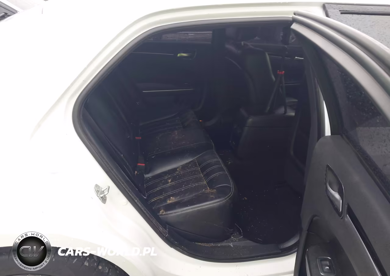 2019 Chrysler 300 300S VIN:2C3CCABG4KH635018 - 8