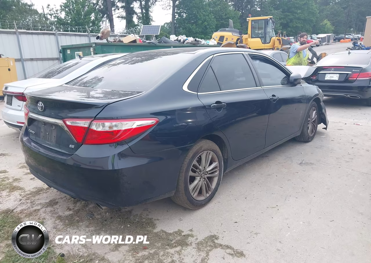 2016 Toyota Camry Se VIN:4T1BF1FK3GU125546 - 4