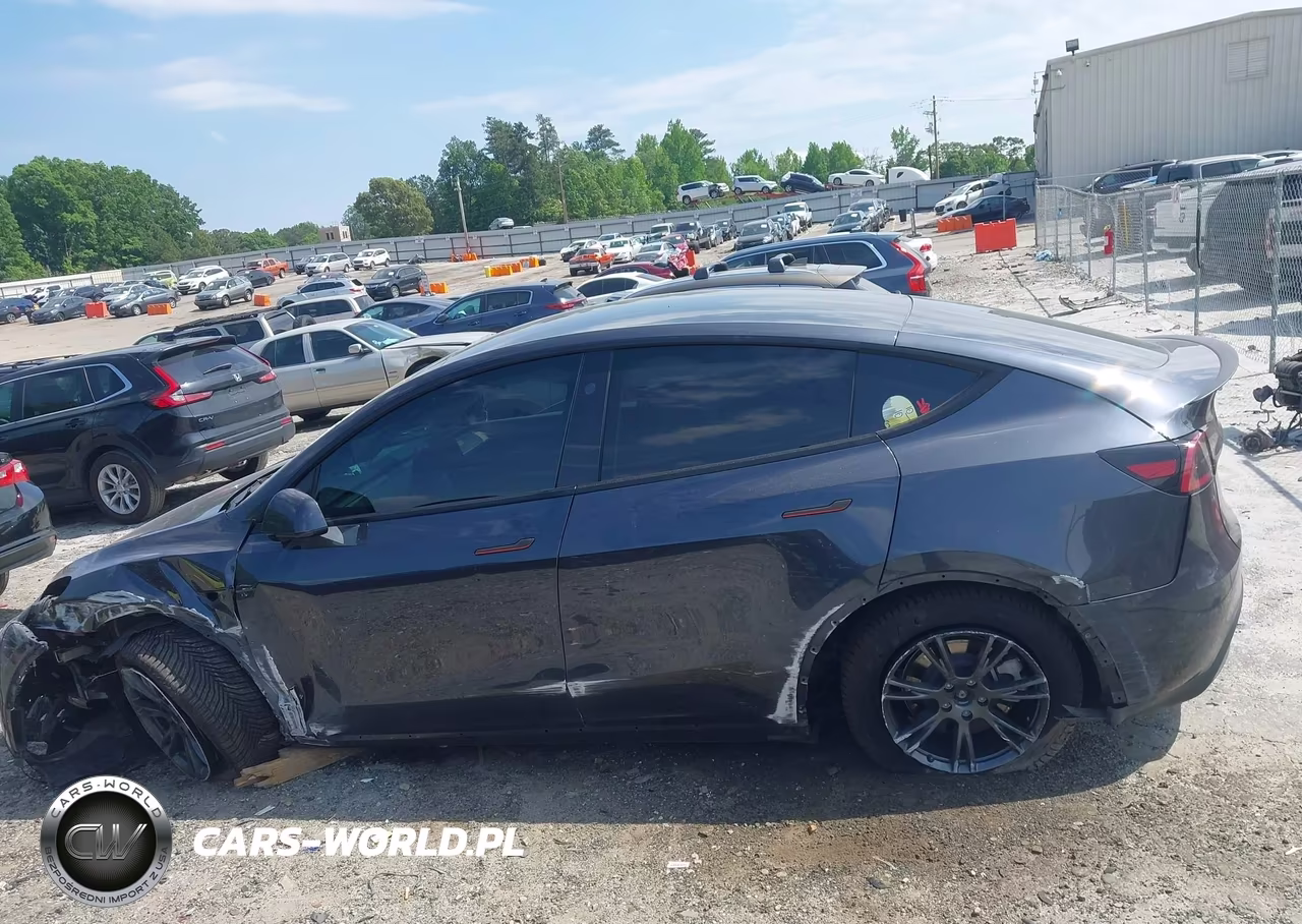 2024 Tesla Model Y Long Range Single Motor Rear-Wheel Drive-Rwd VIN:7SAYGDED3RA303984 - 14