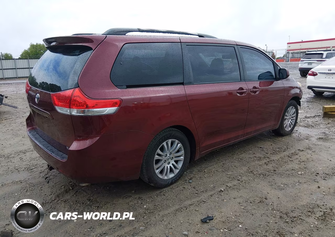 2013 Toyota Sienna Xle V6 8 Passenger VIN:5TDYK3DC2DS371117 - 4