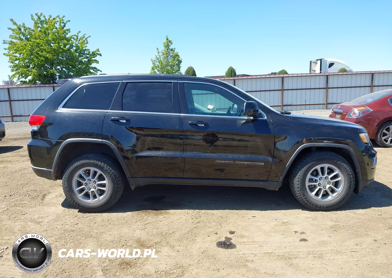 2018 Jeep Grand Cherokee Laredo 4X4 VIN:1C4RJFAG0JC432705 - 14