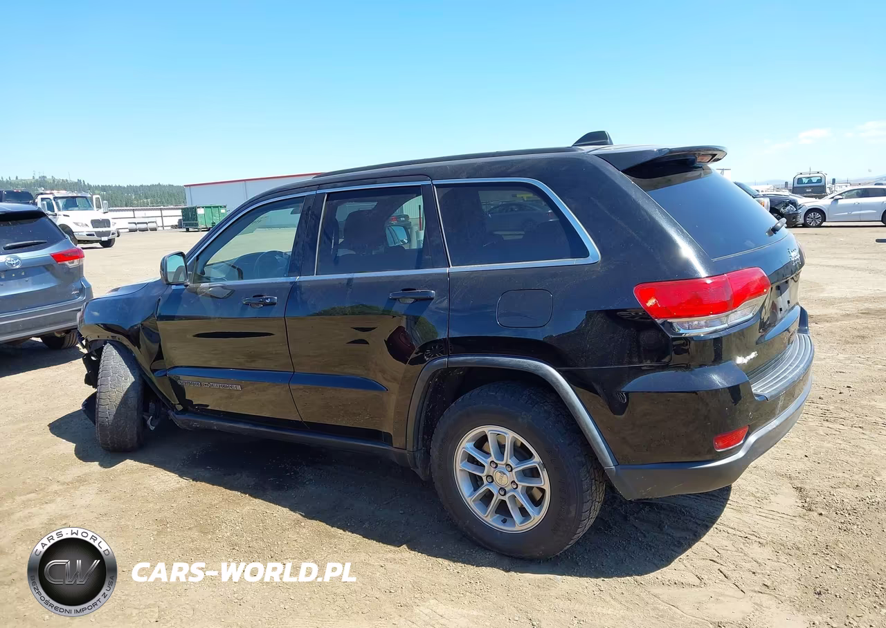 2018 Jeep Grand Cherokee Laredo 4X4 VIN:1C4RJFAG0JC432705 - 15