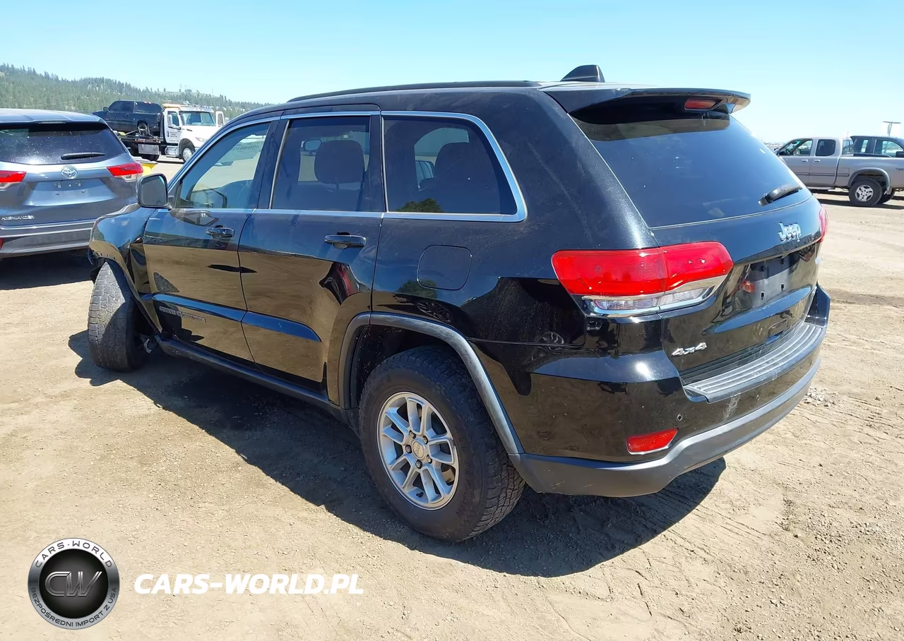 2018 Jeep Grand Cherokee Laredo 4X4 VIN:1C4RJFAG0JC432705 - 3