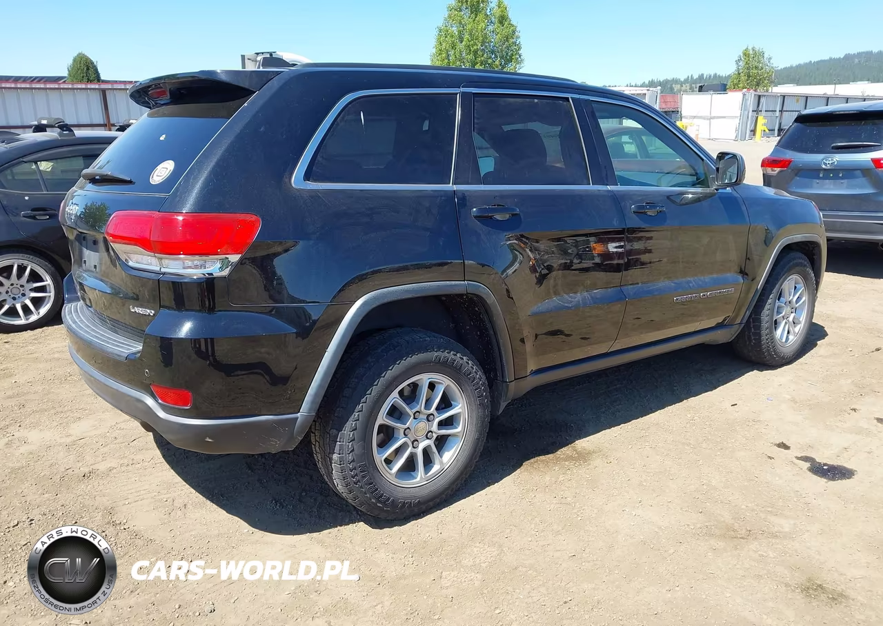 2018 Jeep Grand Cherokee Laredo 4X4 VIN:1C4RJFAG0JC432705 - 4