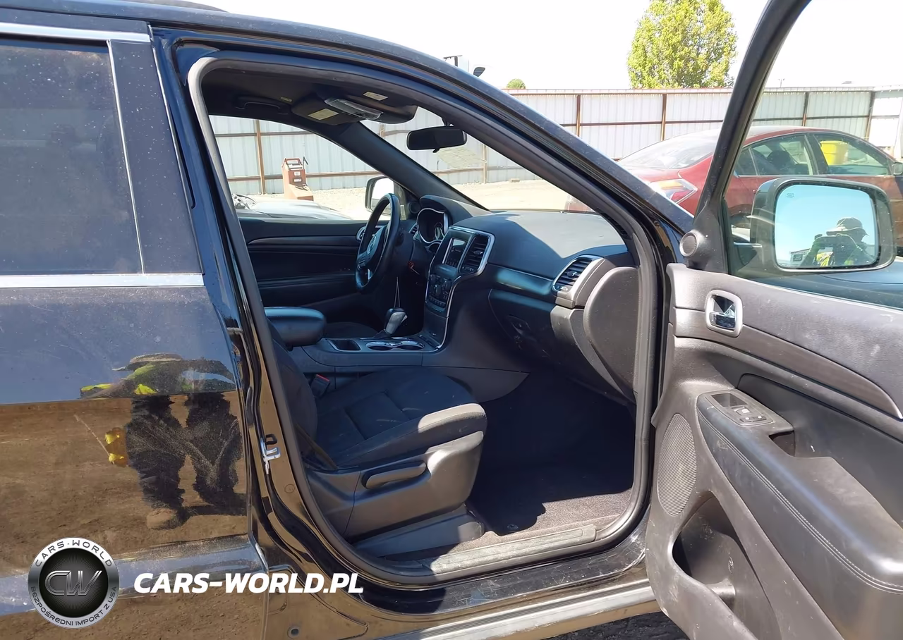 2018 Jeep Grand Cherokee Laredo 4X4 VIN:1C4RJFAG0JC432705 - 5