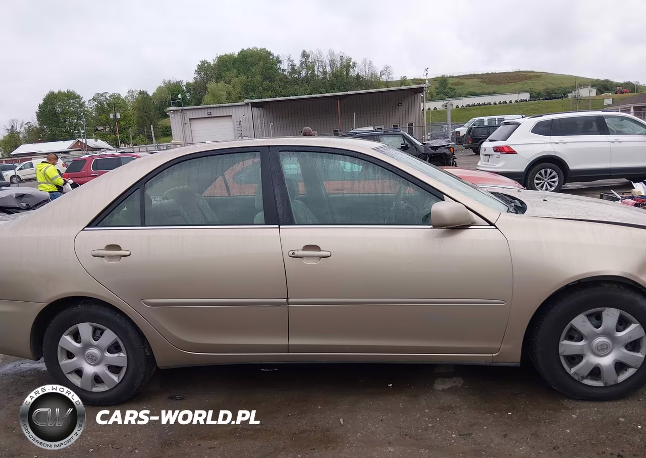 2002 Toyota Camry Le VIN:4T1BE32K42U084910 - 14