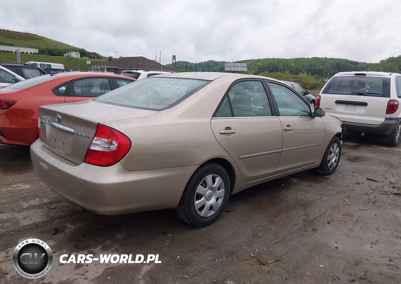 2002 Toyota Camry Le VIN:4T1BE32K42U084910 - 4