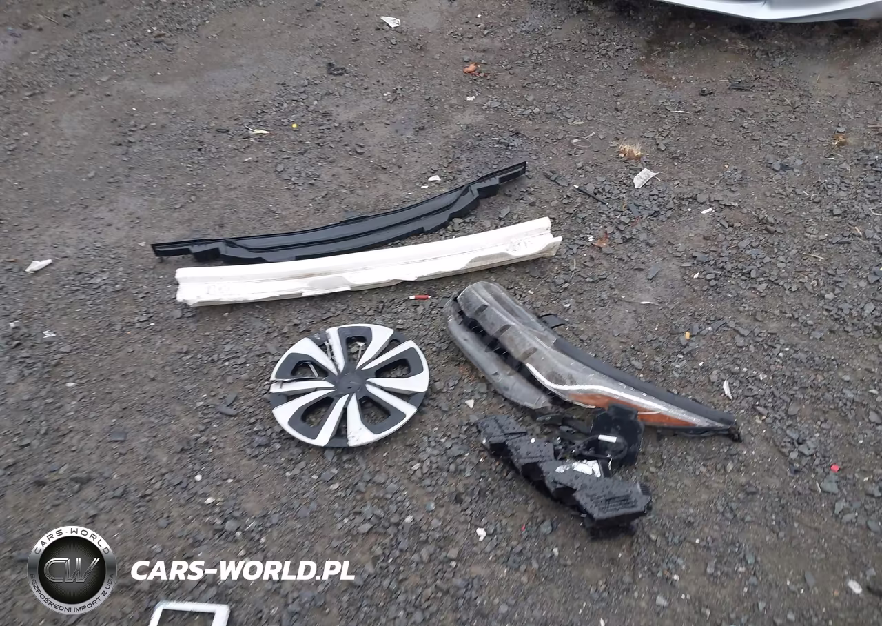 2018 Toyota Prius Prime Plus VIN:JTDKARFP8J3087368 - 12