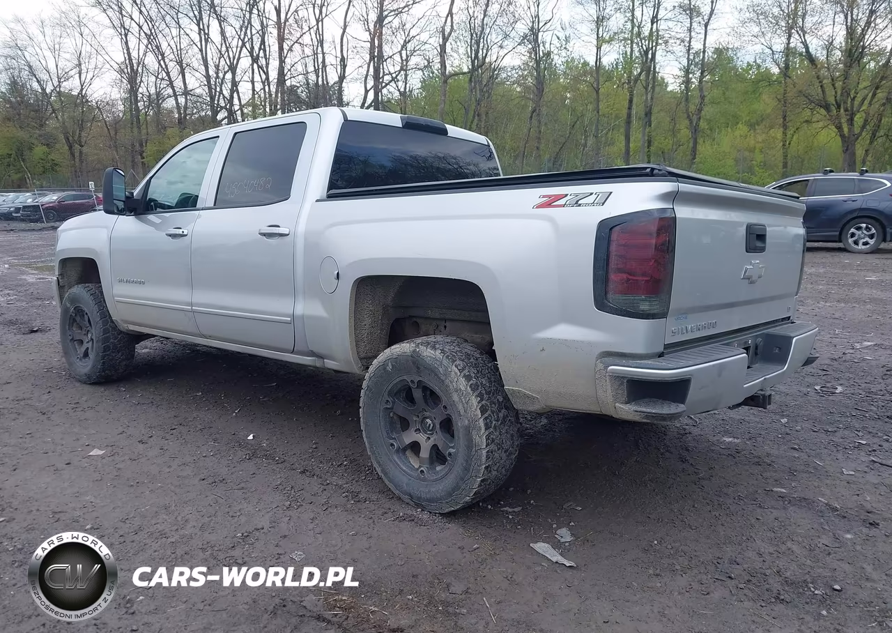 2018 Chevrolet Silverado 1500 2Lt VIN:3GCUKREC0JG626082 - 3