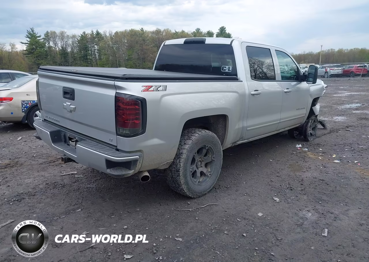 2018 Chevrolet Silverado 1500 2Lt VIN:3GCUKREC0JG626082 - 4