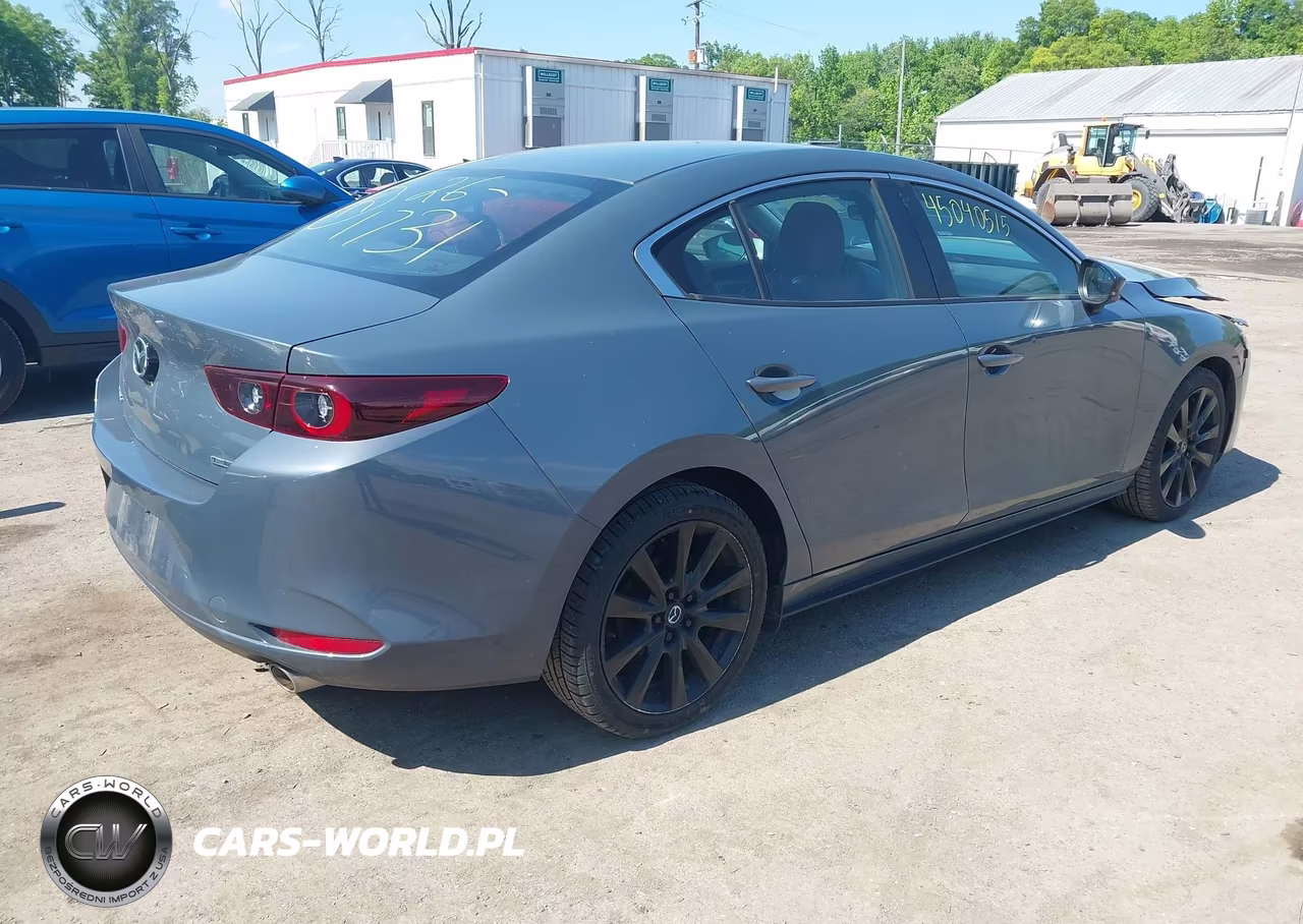 2022 Mazda Mazda3 Carbon Edition VIN:3MZBPACL4NM308662 - 4