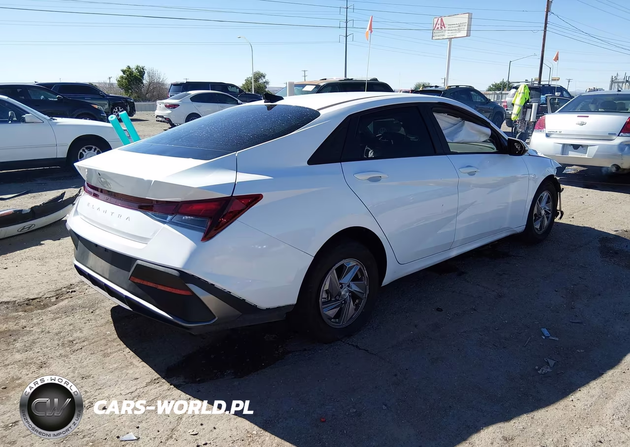2025 Hyundai Elantra Se VIN:KMHLL4DG5SU988158 - 4
