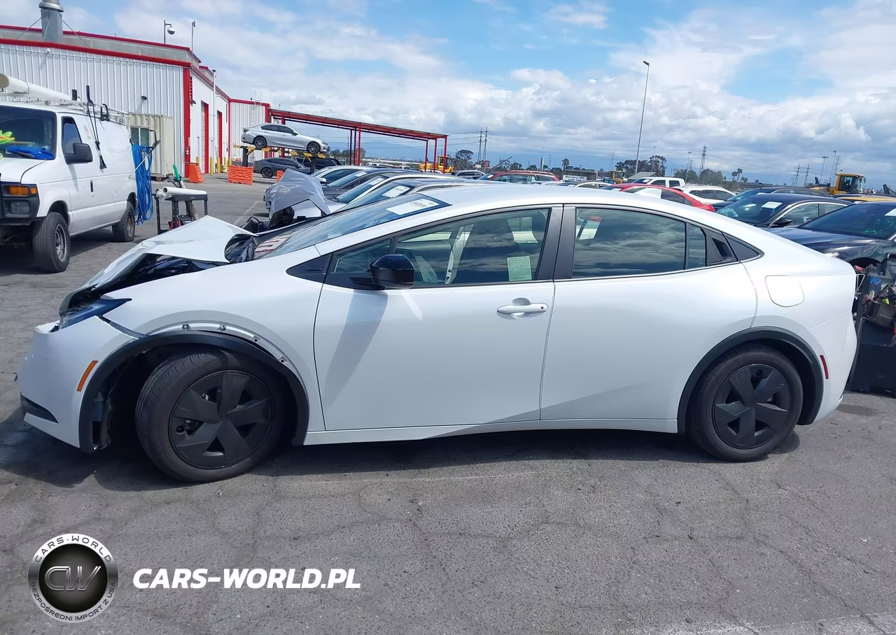 2024 Toyota Prius Le VIN:JTDACAAU7R3048139 - 14