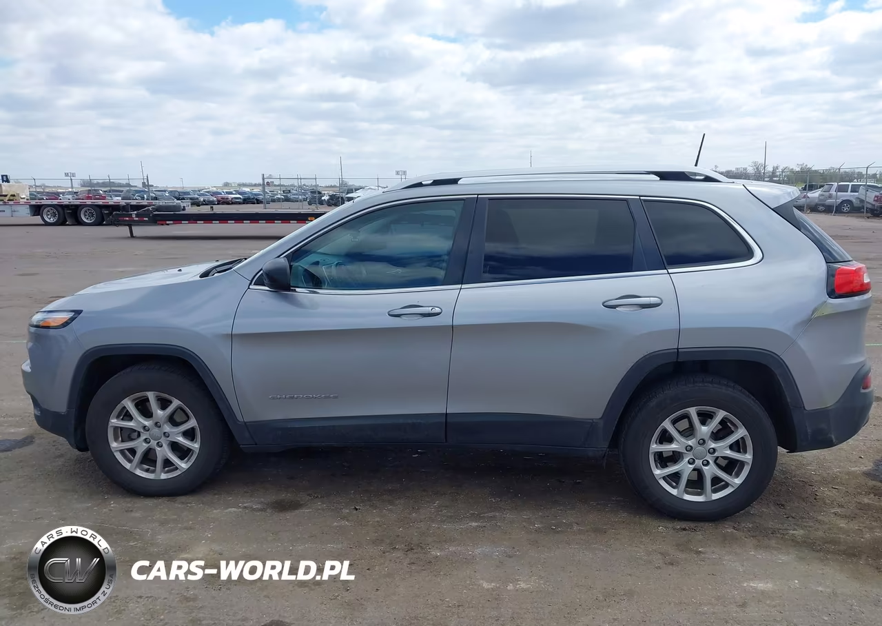2016 Jeep Cherokee Latitude VIN:1C4PJMCS8GW178553 - 13