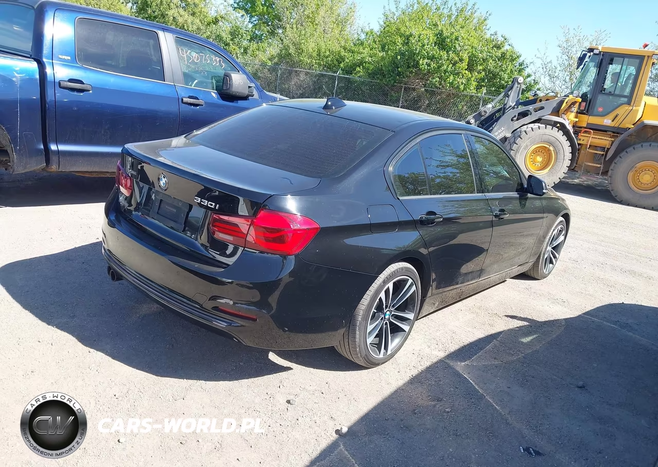 2018 BMW 330I xDrive VIN:WBA8D9G58JNU68301 - 4
