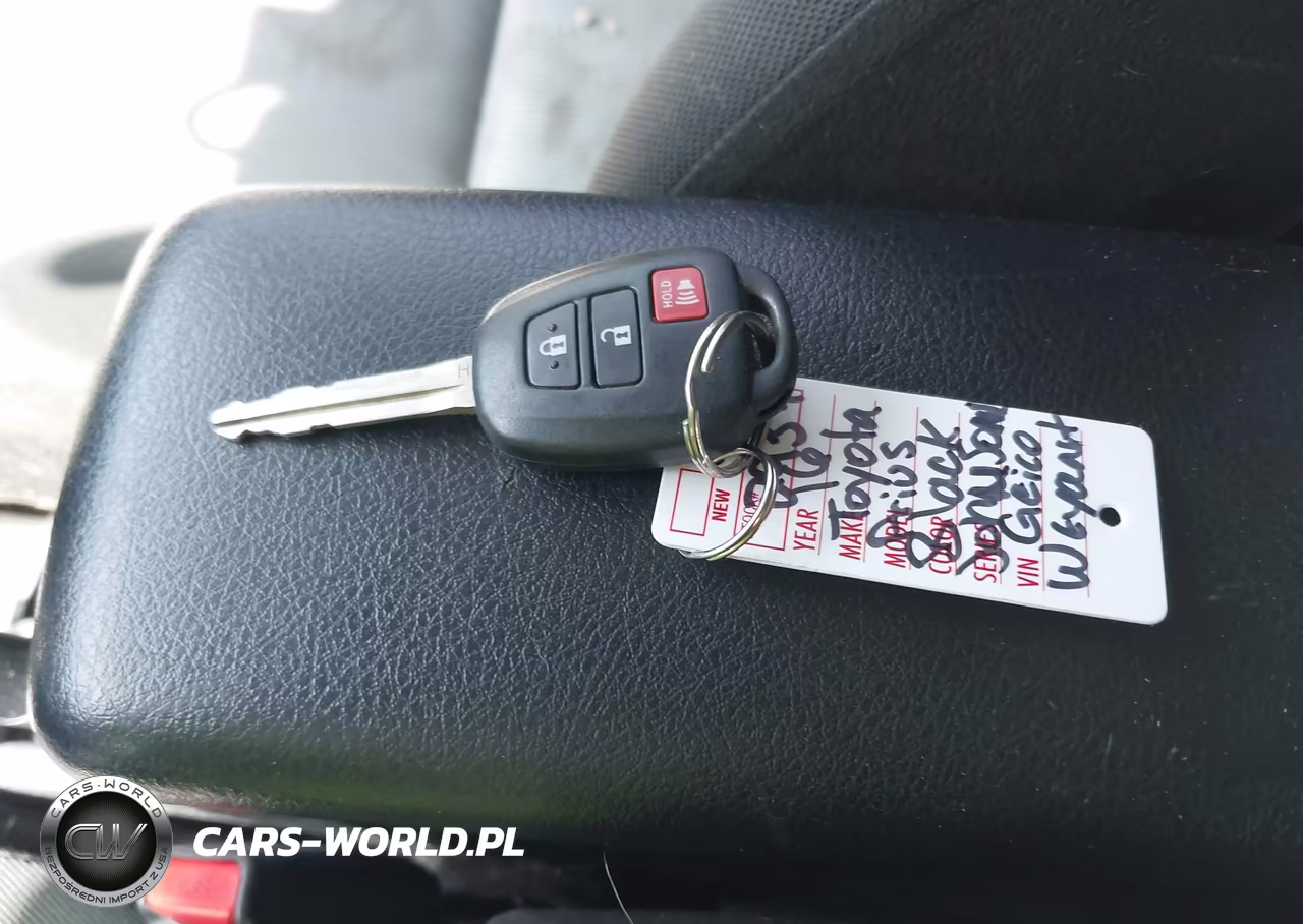 2016 Toyota Prius C Persona Series VIN:JTDKDTB30G1122044 - 11