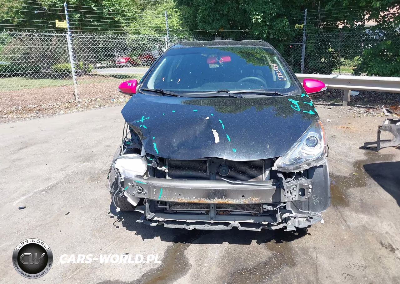 2016 Toyota Prius C Persona Series VIN:JTDKDTB30G1122044 - 13