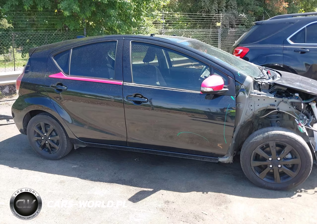 2016 Toyota Prius C Persona Series VIN:JTDKDTB30G1122044 - 14